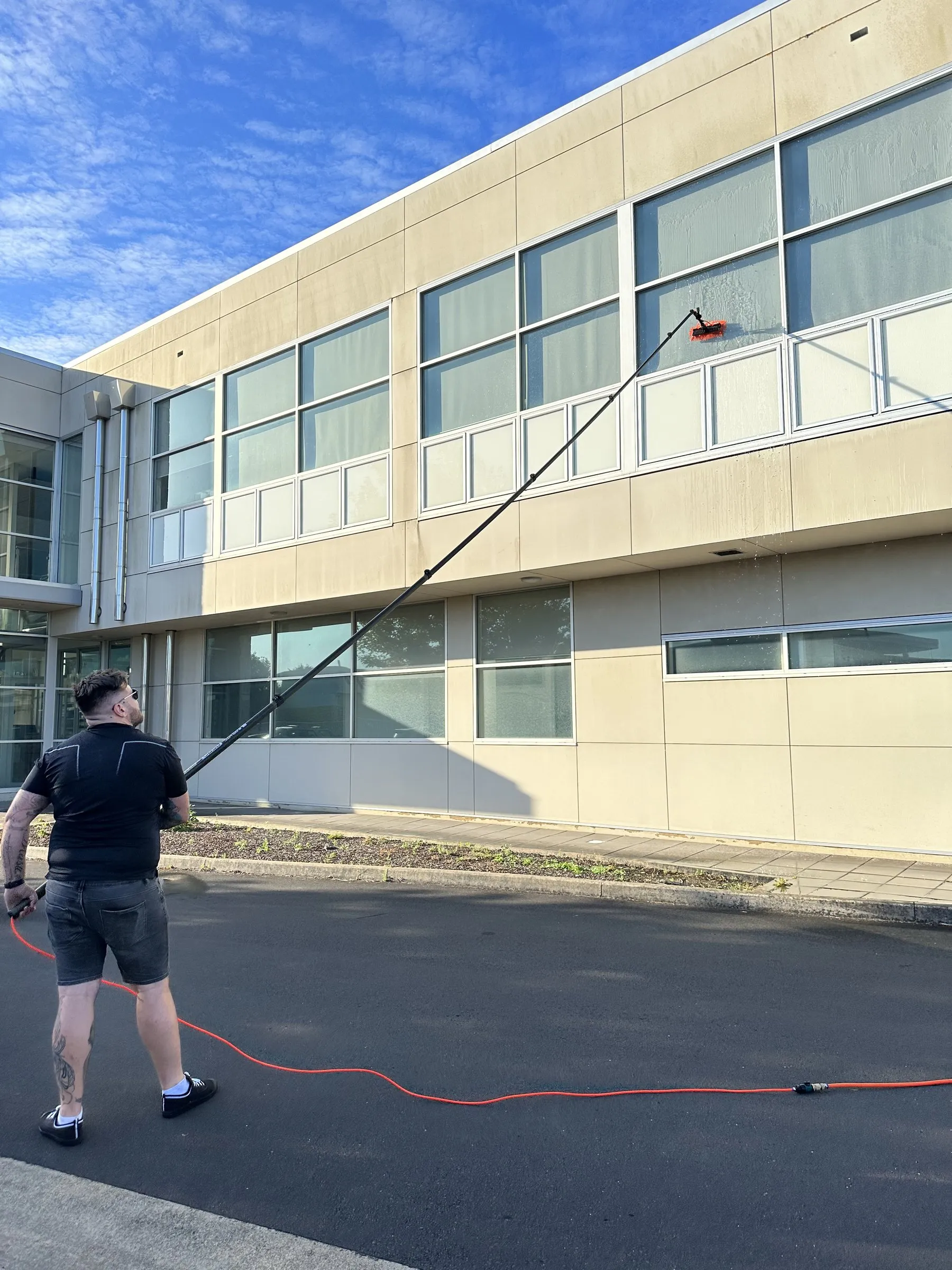 First-floor windows, water-fed pole