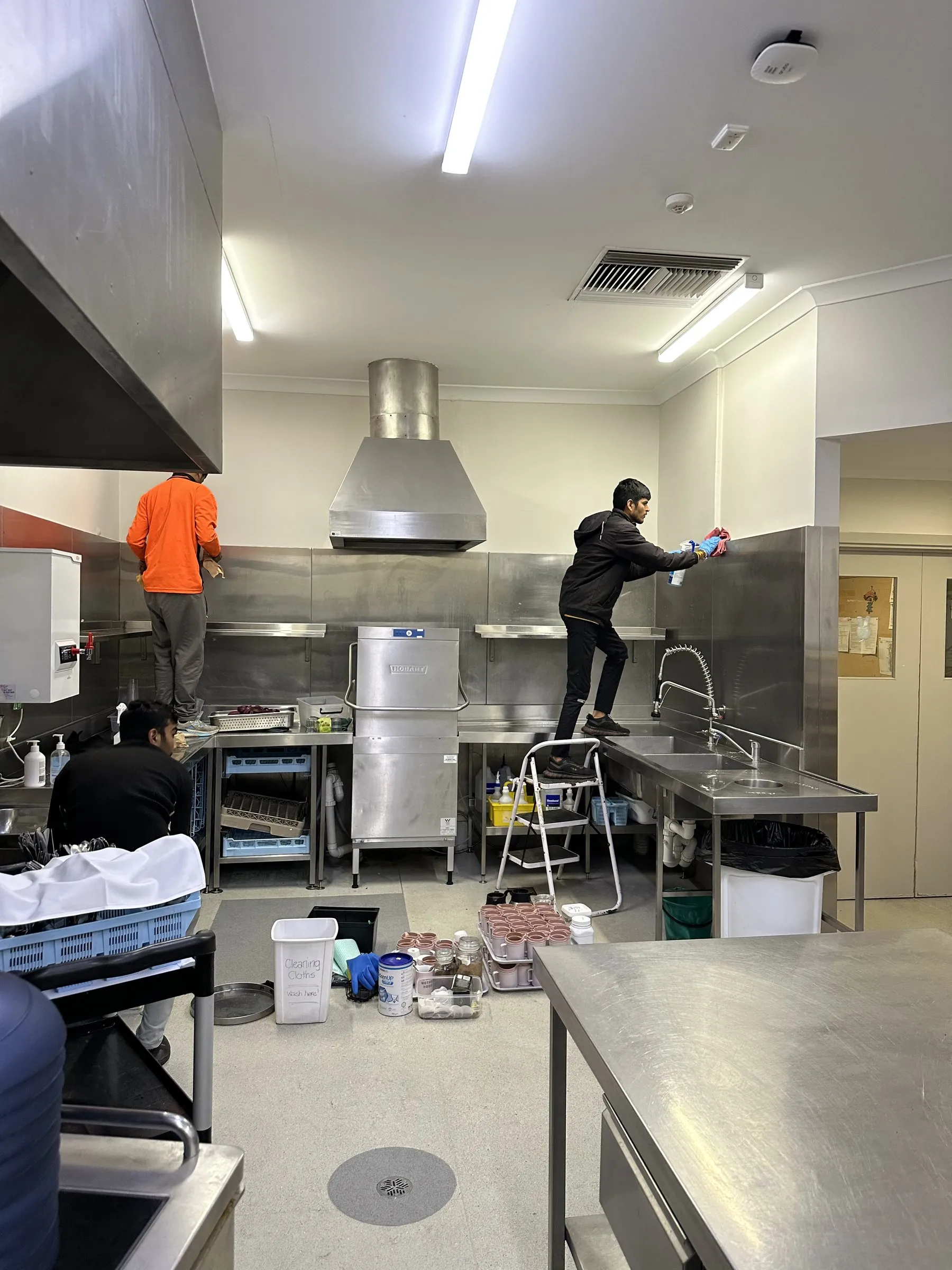Commercial kitchen deep clean