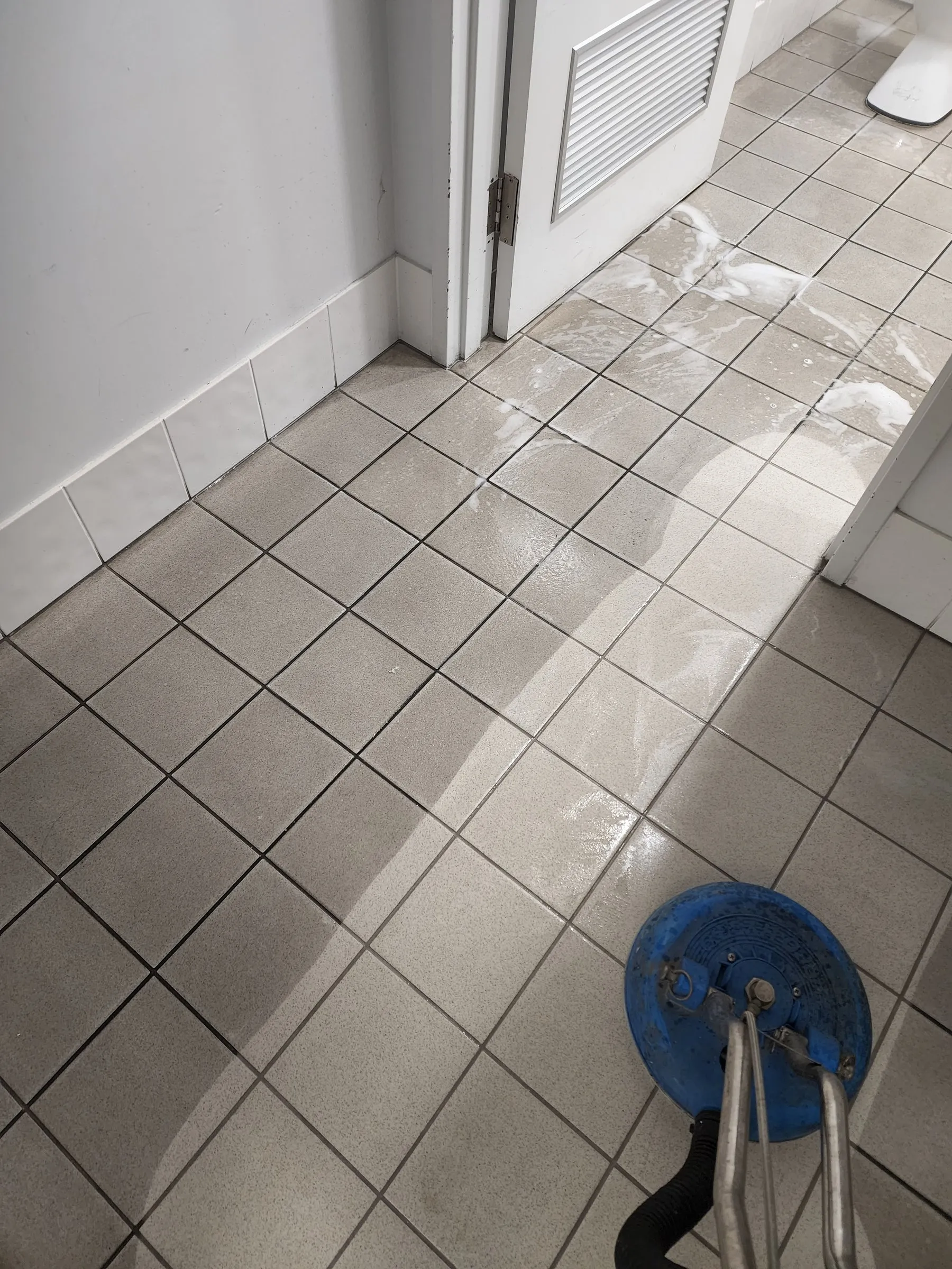 Spinner wand on white square tiles in a corridor